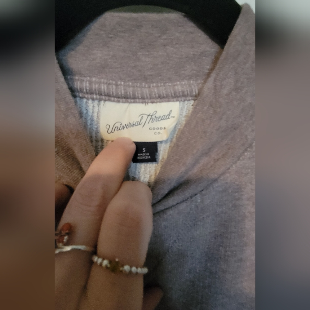 Universal Thread Long Sleeve - Picture 3 of 3